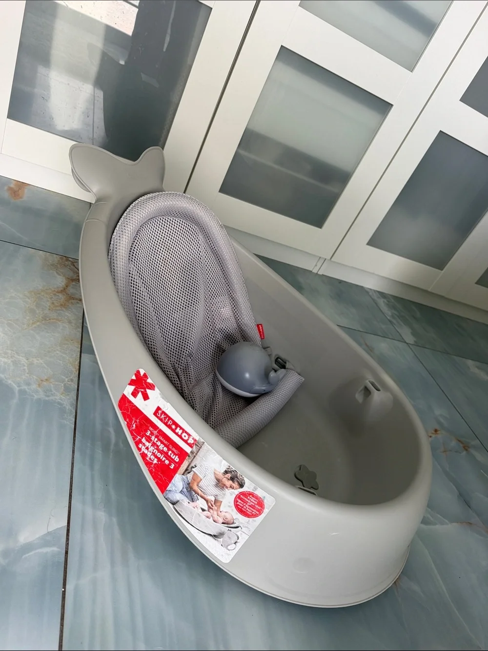 Skip Hop Gray Whale Infant Bath Tub with Mesh Sling and whale bath sprinkler